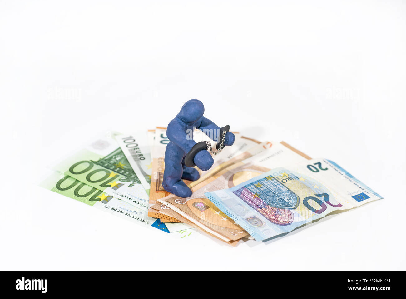 Abstrakte Bild der finanziellen Betrügereien. Kleine Figur aus dem Spiel Ton in Handschellen. Stockfoto