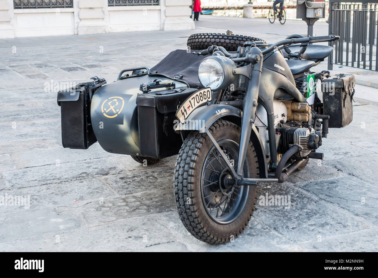 Triest, Italien, 31. März 2017: Die zundapp KS 750 ist ein aus der Zeit des  Zweiten Weltkriegs Motorrad und seitenwagen Kombination für die Bundeswehr  dur entwickelt Stockfotografie - Alamy