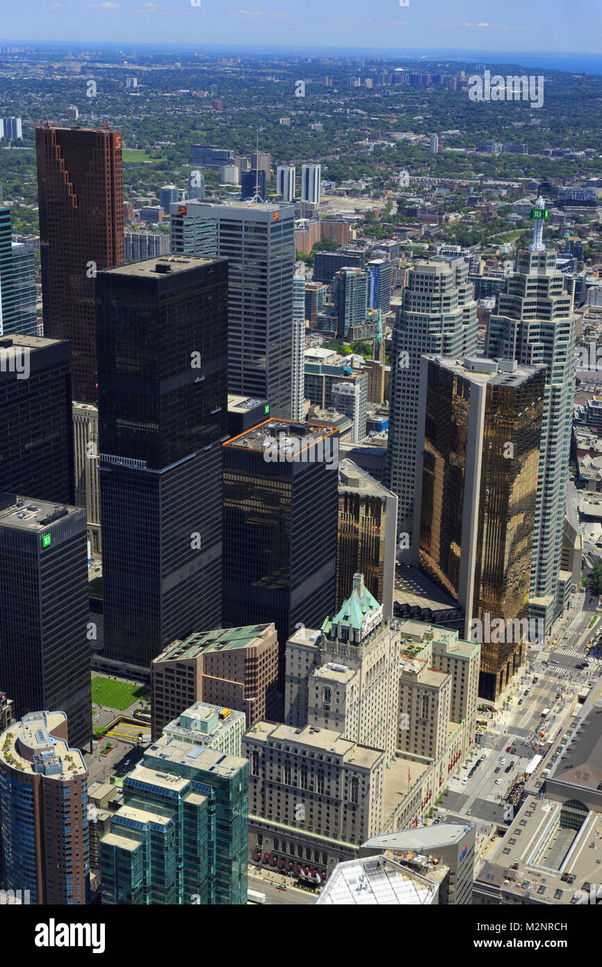 Antenne Dachterrasse Mit Blick Auf Die Innenstadt Von Toronto Ontario Kanada Vom Cn Tower Verspiegeltes Glas Wolkenkratzer Belebten Strassen Toronto Bahnhof Fairmont Hotel Stockfotografie Alamy