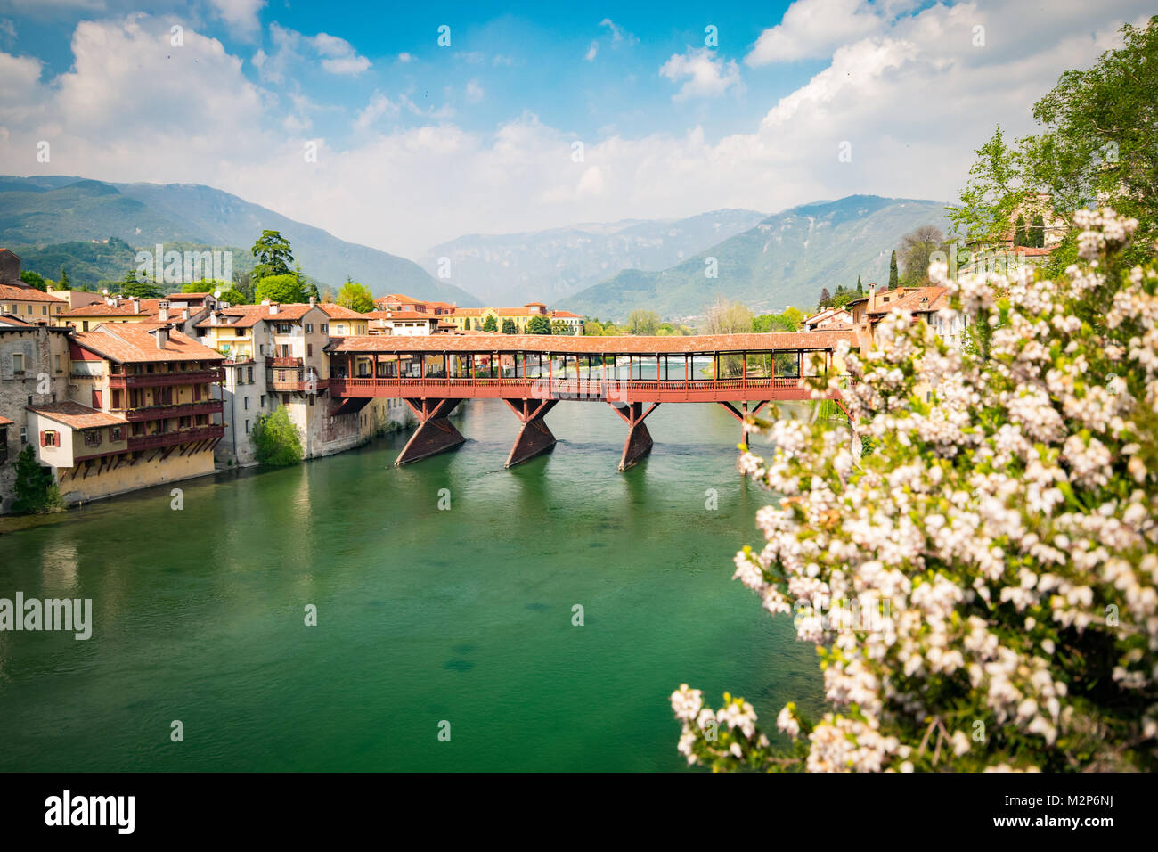 Die alte Brücke auch genannt Bassano-Brücke oder Brücke der Alpini, befindet sich in der Stadt Bassano del Grappa in der Provinz Vicenza, ist Howard Stockfoto