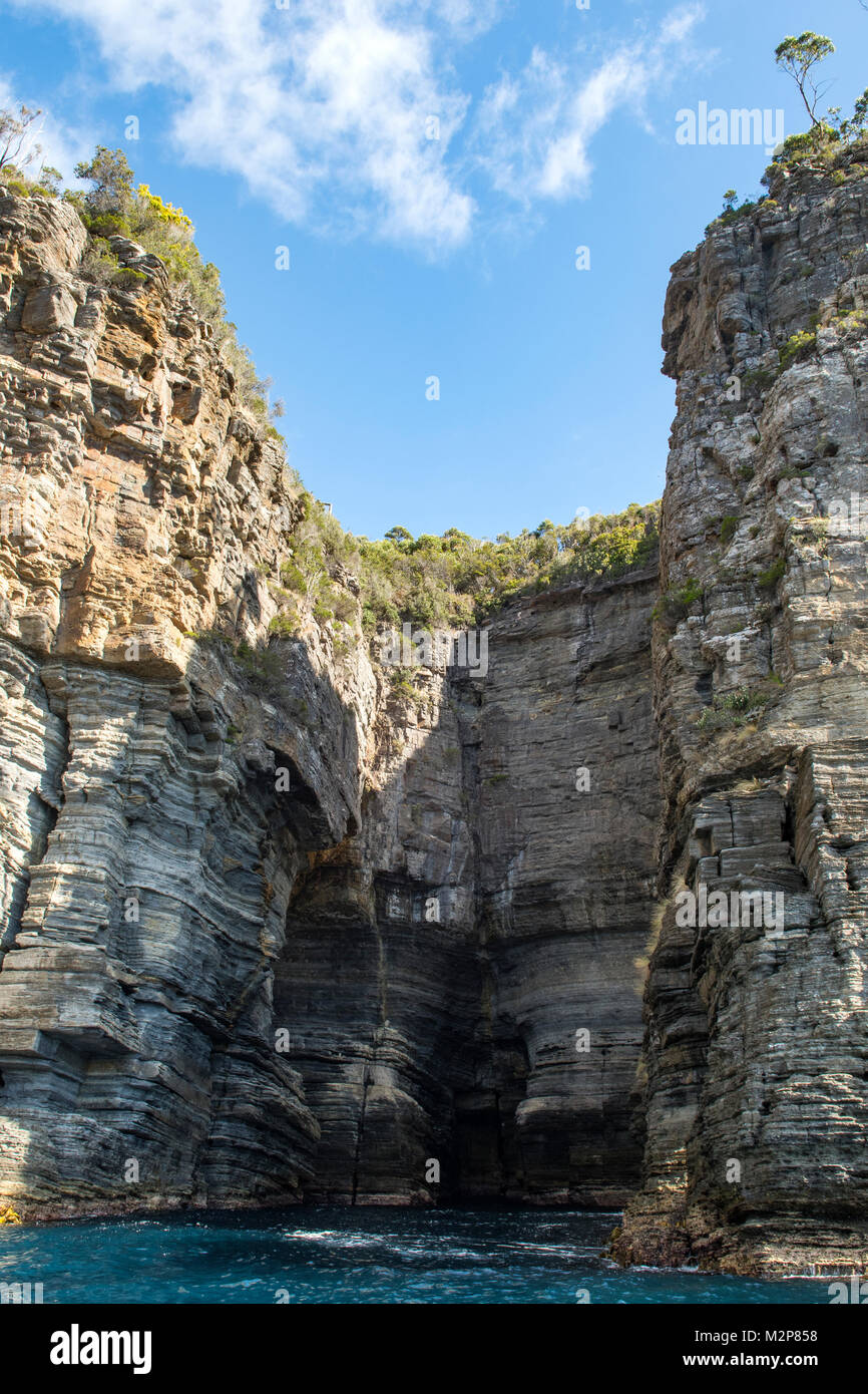 Arch im Waterfall Bay, Tasman NP, Tasmanien, Australien Stockfoto