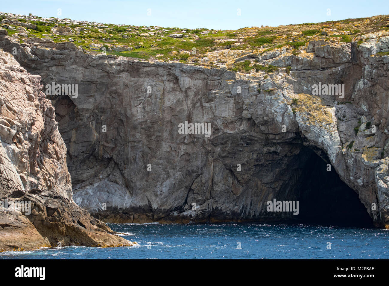 Höhle auf der Ille de Phoques, in der Nähe von Maria Island, Tasmanien, Australien Stockfoto