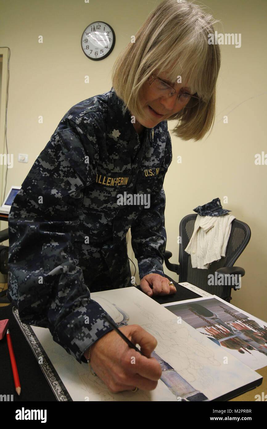 110511-N-ZZ 000-001: SIGONELLA, Sizilien (11. Mai 2011) - Cmdr. Monica Allen, ein Marine bekämpfen Künstler in Aquarell spezialisiert, arbeitet an einer neuen Malerei während der Naval Air Station Sigonella eingesetzt. Allen wurde von Commander, U.S. 6 Flotte gemalte Aquarell Bilder, die täglich Unterstützung zwischen NATO-Koalition als Teil der NATO darstellen zu erstellen beauftragt-geführten Operation Unified Protector. (U.S. Marine Foto/freigegeben) Bekämpfung der Künstler von Eucom Stockfoto