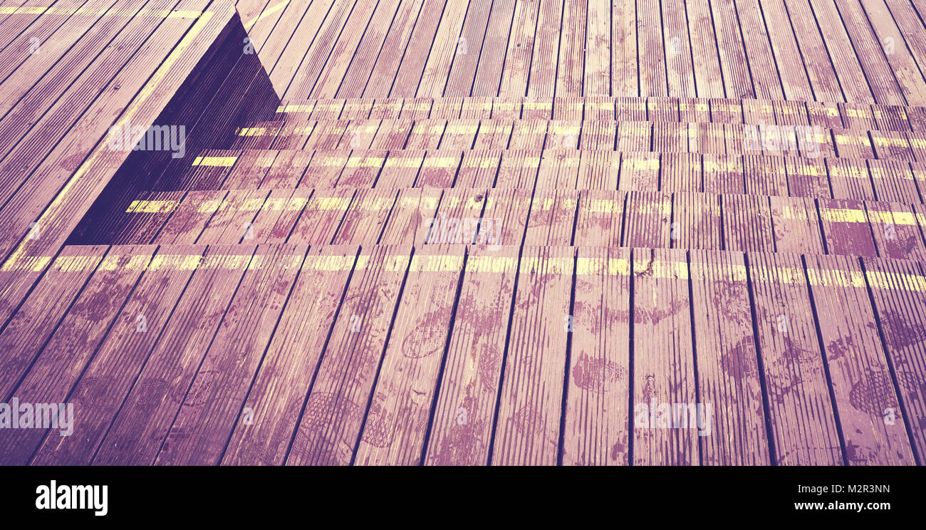 Holzböden und Treppen, Farbe getonte Bild. Stockfoto