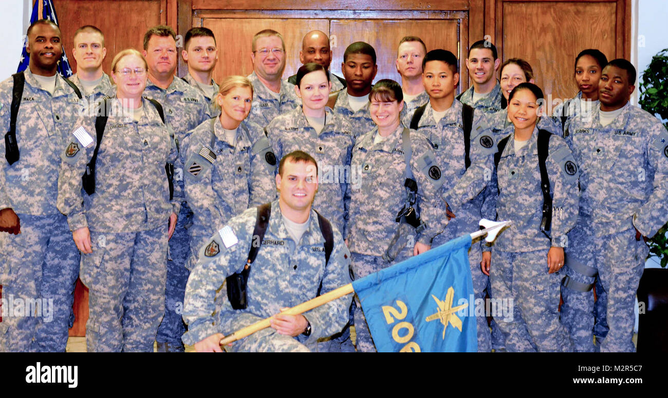 Armee finden Broadcast Loslösung Soldaten erhalten Auszeichnungen der Vereinigten Staaten Kräfte - Irak (Inaktiv) Stockfoto