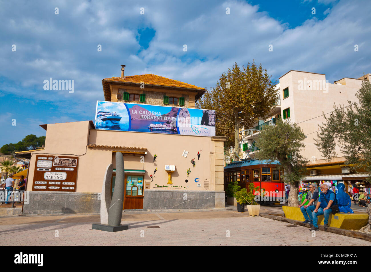 Die Carrer de la Marina, seaside Street, Port de Soller, Mallorca, Balearen, Spanien Stockfoto