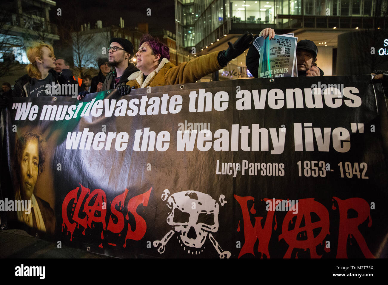 London, Großbritannien. 8. Februar, 2018. Lisa Mckenzie und andere Klasse-Krieg Aktivisten beginnen einen wöchentlichen Protest außerhalb der Shard, nachdem bekannt wurde, dass zehn mehrere Millionen Pfund luxury apartments leer im 72-stöckigen Turm. Klasse Krieg haben für die Obdachlosen in der Lage sein, die leerstehenden Wohnungen zu besetzen. Credit: Mark Kerrison/Alamy leben Nachrichten Stockfoto