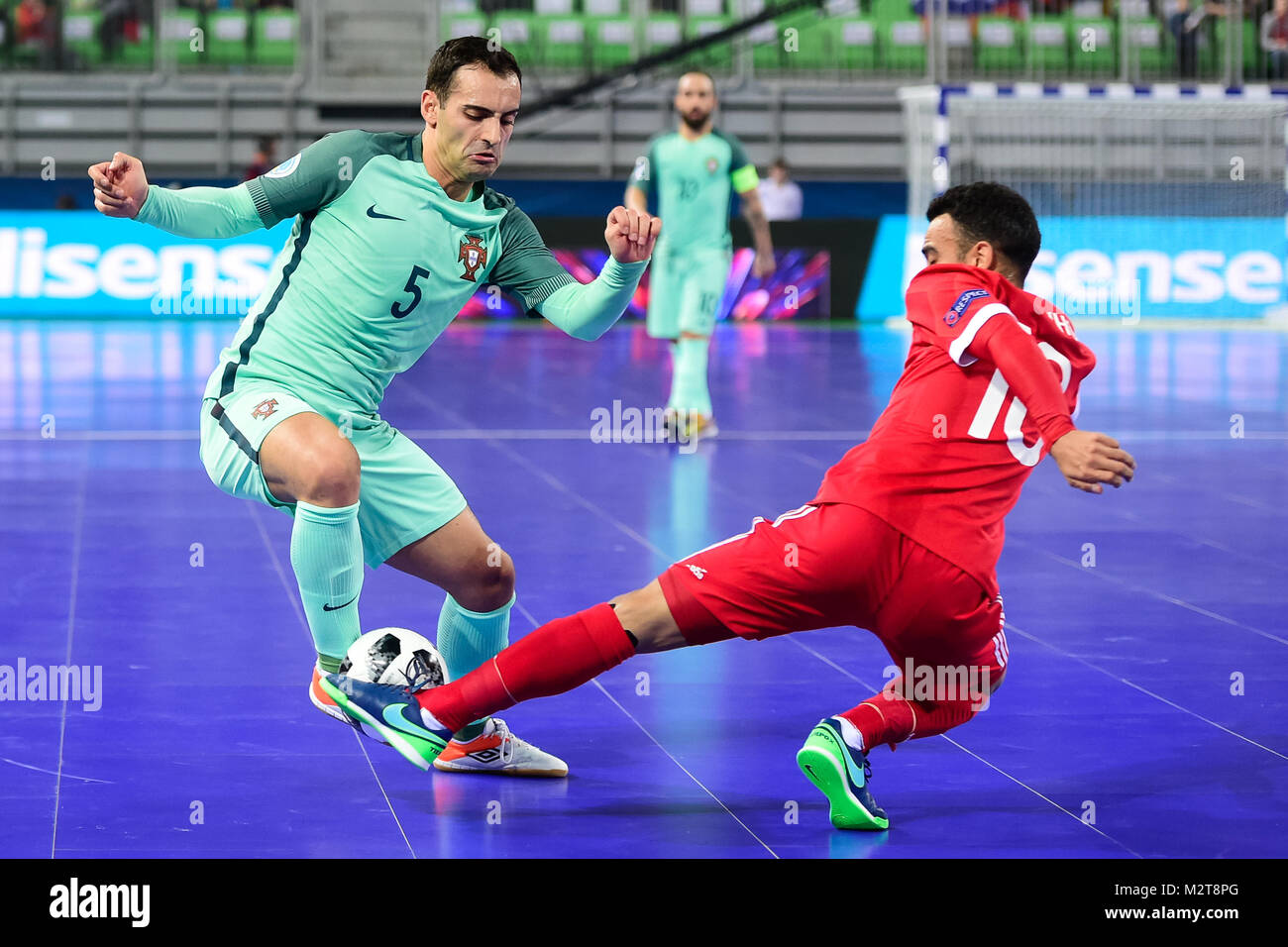 Ljubljana, Slowenien. 8 Februiary, 2018. Fabio Ceci (L) von Portugal Mias mit Robinho in Russland während des UEFA-Futsal-EURO Meisterschaft Halbfinale 2018 Match zwischen Russland und Portugal in Ljubljana, Slowenien am 8. Februar 2018. © Jure Makovec Credit: Jure Makovec/Alamy leben Nachrichten Stockfoto