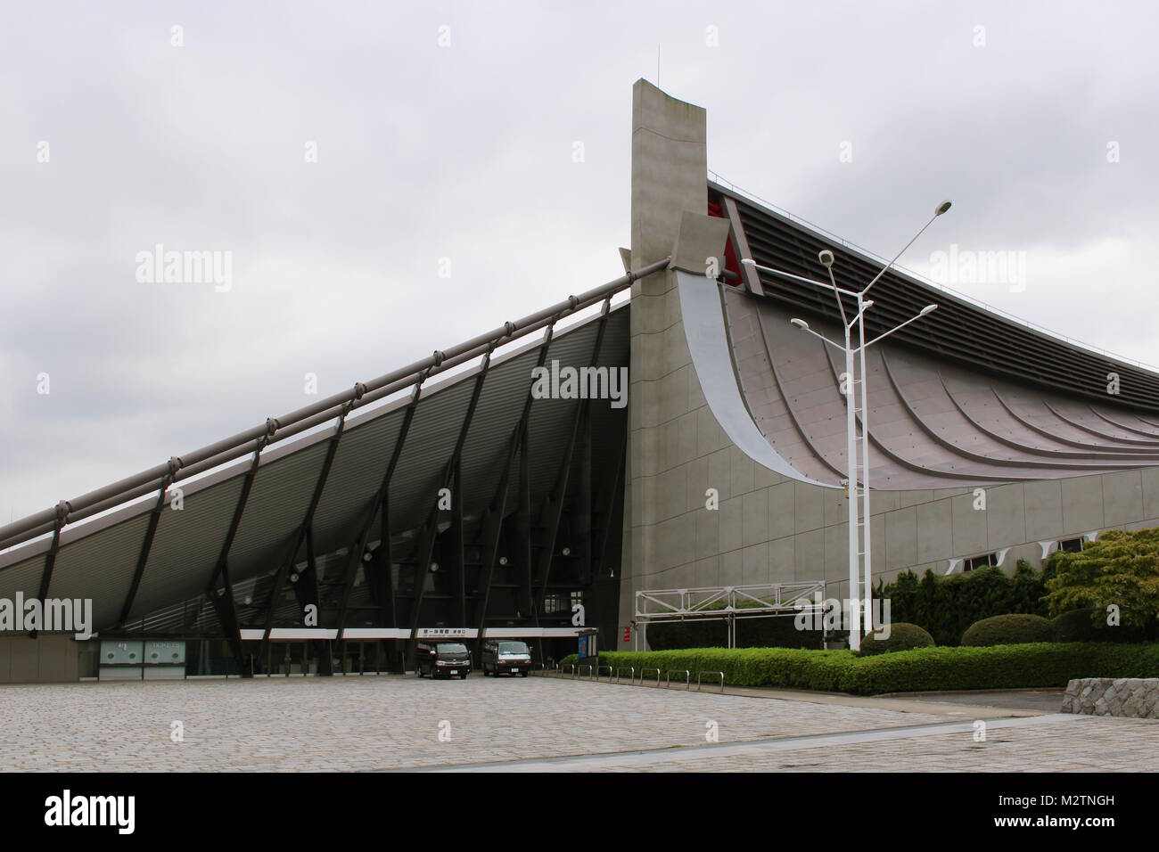 Die Kenzo Tange entworfene Yoyogi National Gymnasium (1 Gymnasium). Für die Olympischen Spiele 1964 gebaut, wird es für den Handballsport in 2020 verwendet werden. (2017) Stockfoto