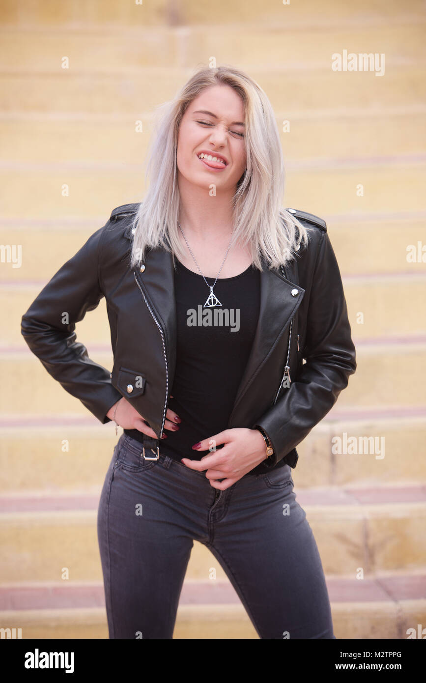 Girls Mit Engen Jeans Girls Mit Engen Jeans