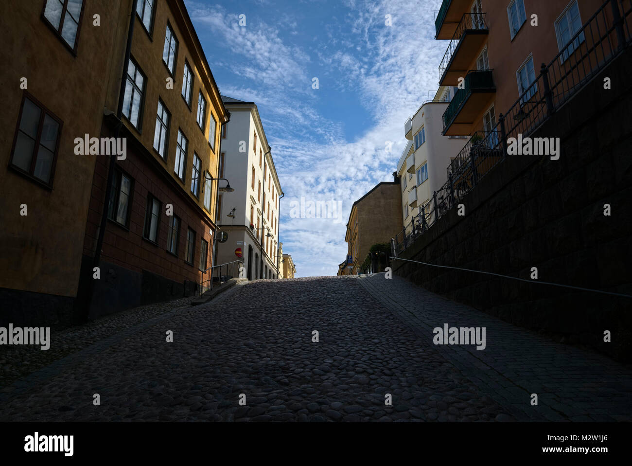Schweden, Stockholm, steilen gepflasterten Straße in Södermalm Stockfoto