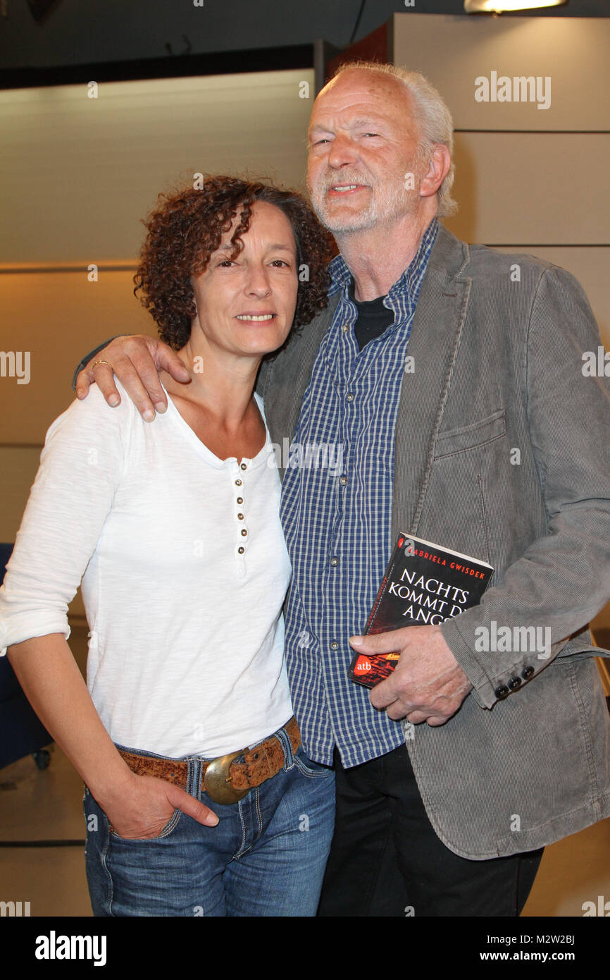 Michael Gwisdek mit Ehefrau Gabriela Gwisdek, Lesung aus dem Buch "Nachts kommt die Angst" von Gabriela Gwisdek in den Vattenfall LEsetagen 2013 im Hamburg 1 Studio Rothenbaumchaussee, Hamburg, 20.04.2013 Stockfoto