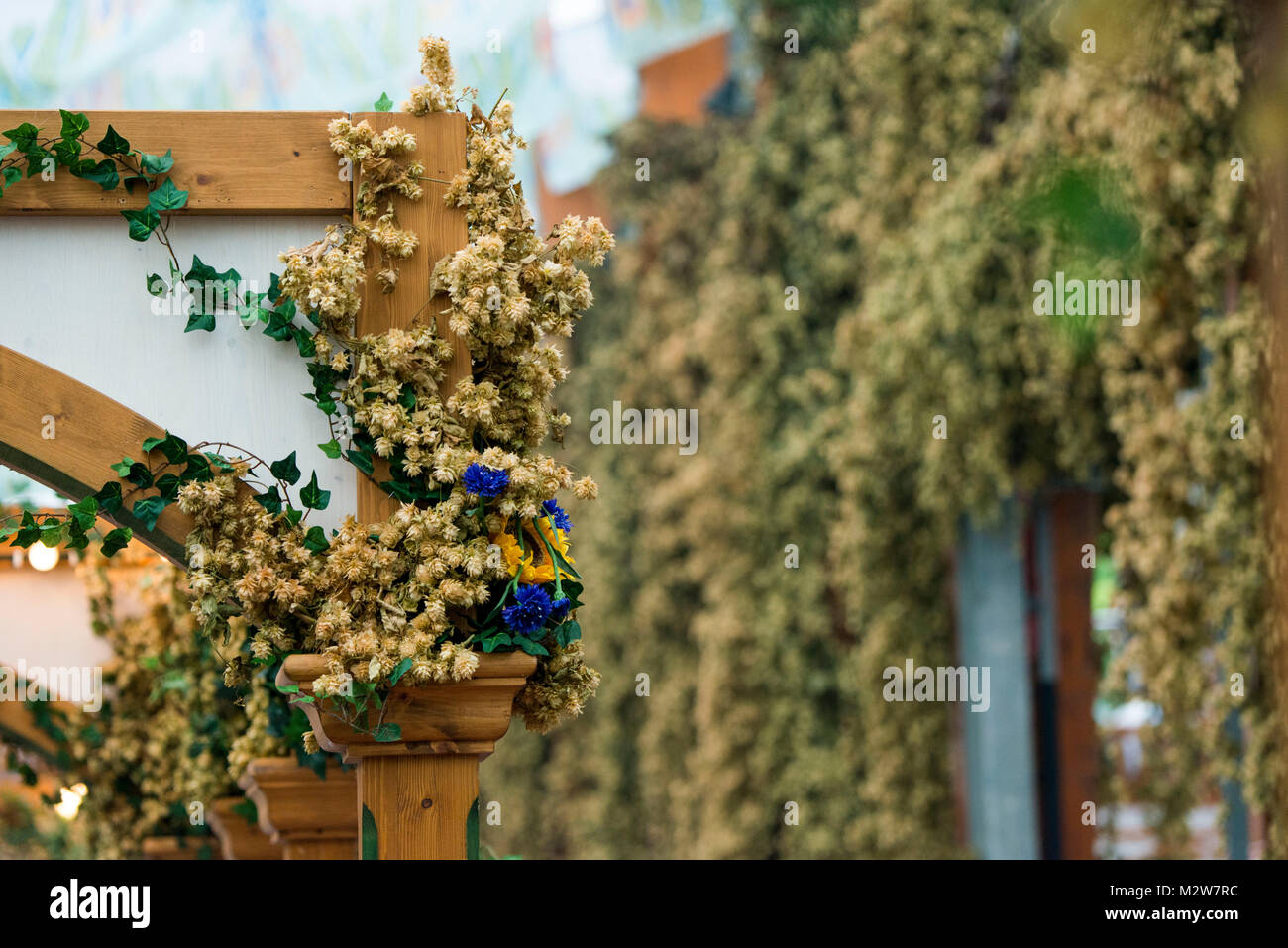 Oktoberfest zelt deko -Fotos und -Bildmaterial in hoher Auflösung – Alamy