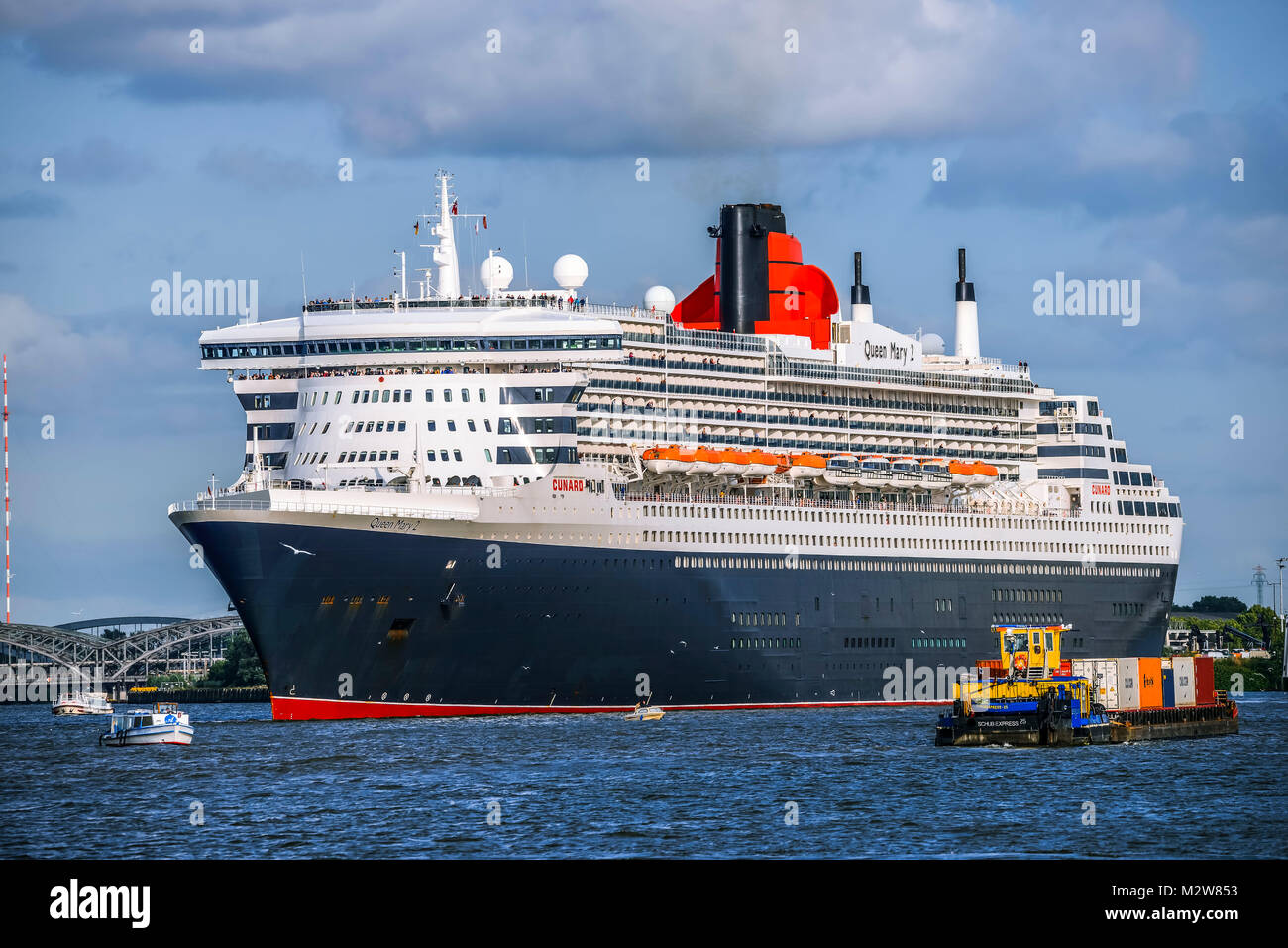 Deutschland, Hamburg, Kreuzfahrtschiff Queen Mary 2, der Hamburger Hafen Stockfoto