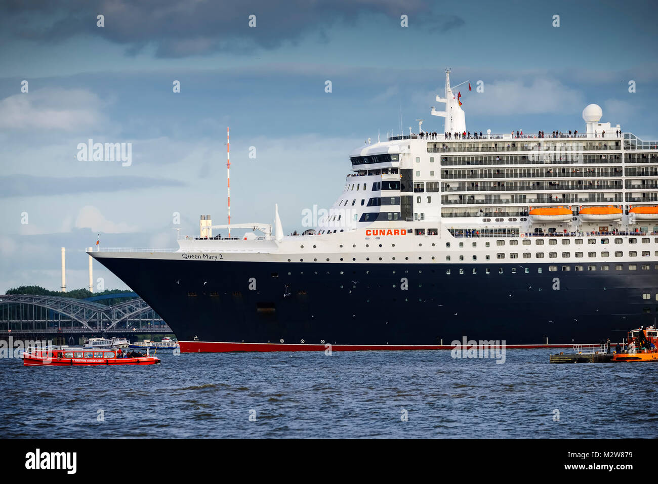 Deutschland, Hamburg, Kreuzfahrtschiff Queen Mary 2, der Hamburger Hafen Stockfoto