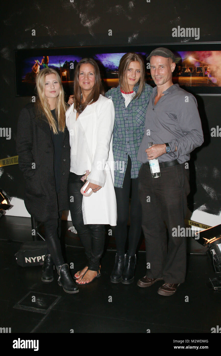 Luna Schweiger, Dana Schweiger, Lilli Camille Schweiger mit Nik Schweiger (der Bruder von Bis), 24.00 Uhr Kunst Party im Kloeppelhaus am Roedingsmarkt, Hamburg, 12.09.2014 Stockfoto