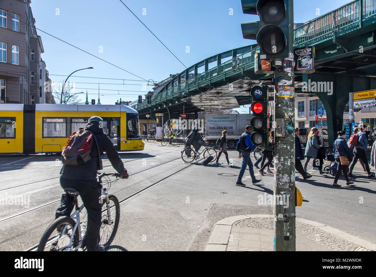 U-Bahn Station, erhöhte Bahnhof Eberswalder Stra§e in Berlin Prenzlauer Berg, Kreuzung Schšnhauser Allee, Berlin, Deutschland Stockfoto