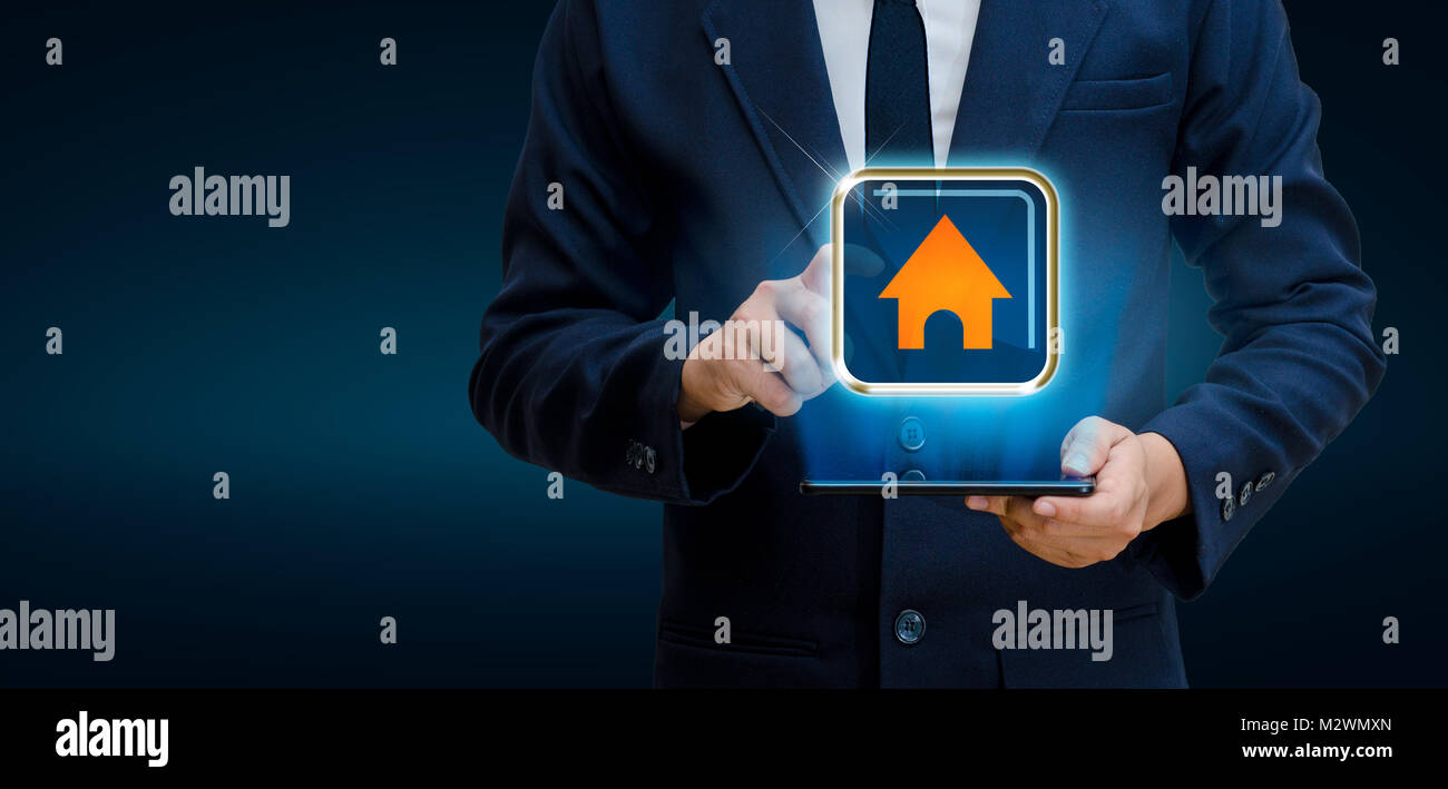 Das Haus ist in den Händen der Geschäftsmann home Symbol oder Symbol Stockfoto Das Haus ist in den Händen der Geschäftsmann home Symbol oder Symbol Stockfoto