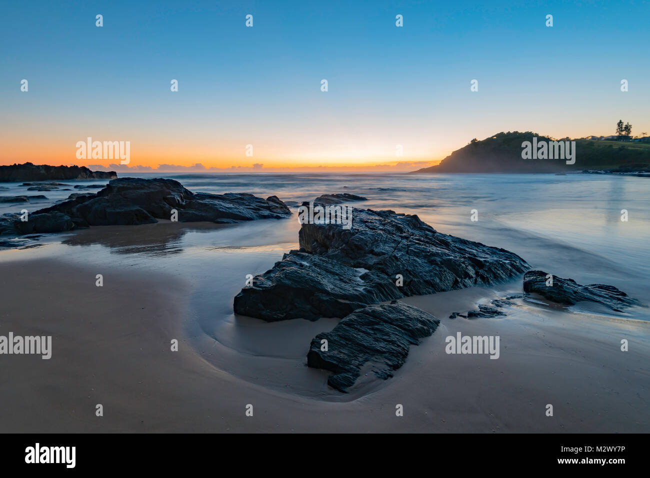 Sonnenaufgang über kleine Strand, Scotts Head an der Nordküste von New South Wales in Australien Stockfoto
