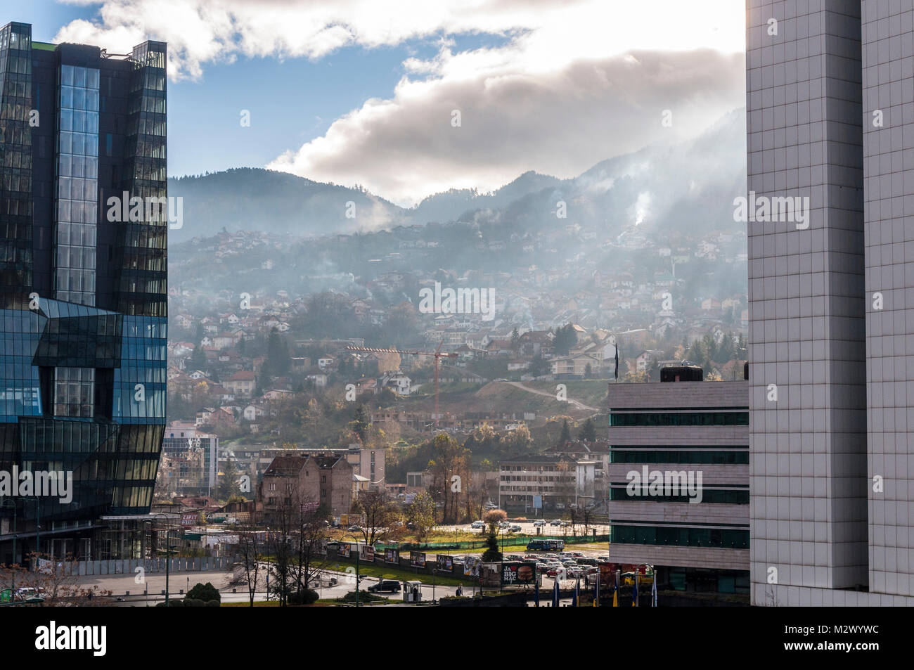 Am frühen Morgen Licht in Sarajevo, Bosnien und Herzegowina, ehemalige Jugoslawien in die umliegenden Hügel. Stockfoto