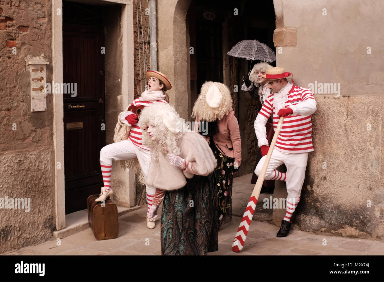 Street Artists' Performance auf der Straße während der Tage der jährliche Karneval Stockfoto