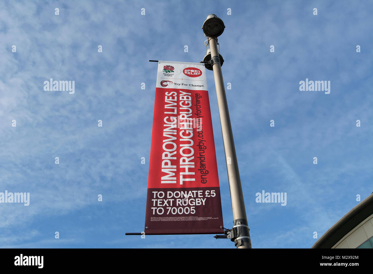 Rugby themed Versuchen für den Wandel sport relief Banner Werbung außerhalb Twickenham Stadium, die Heimat des englischen Rugby Football Union (Rfu) Stockfoto