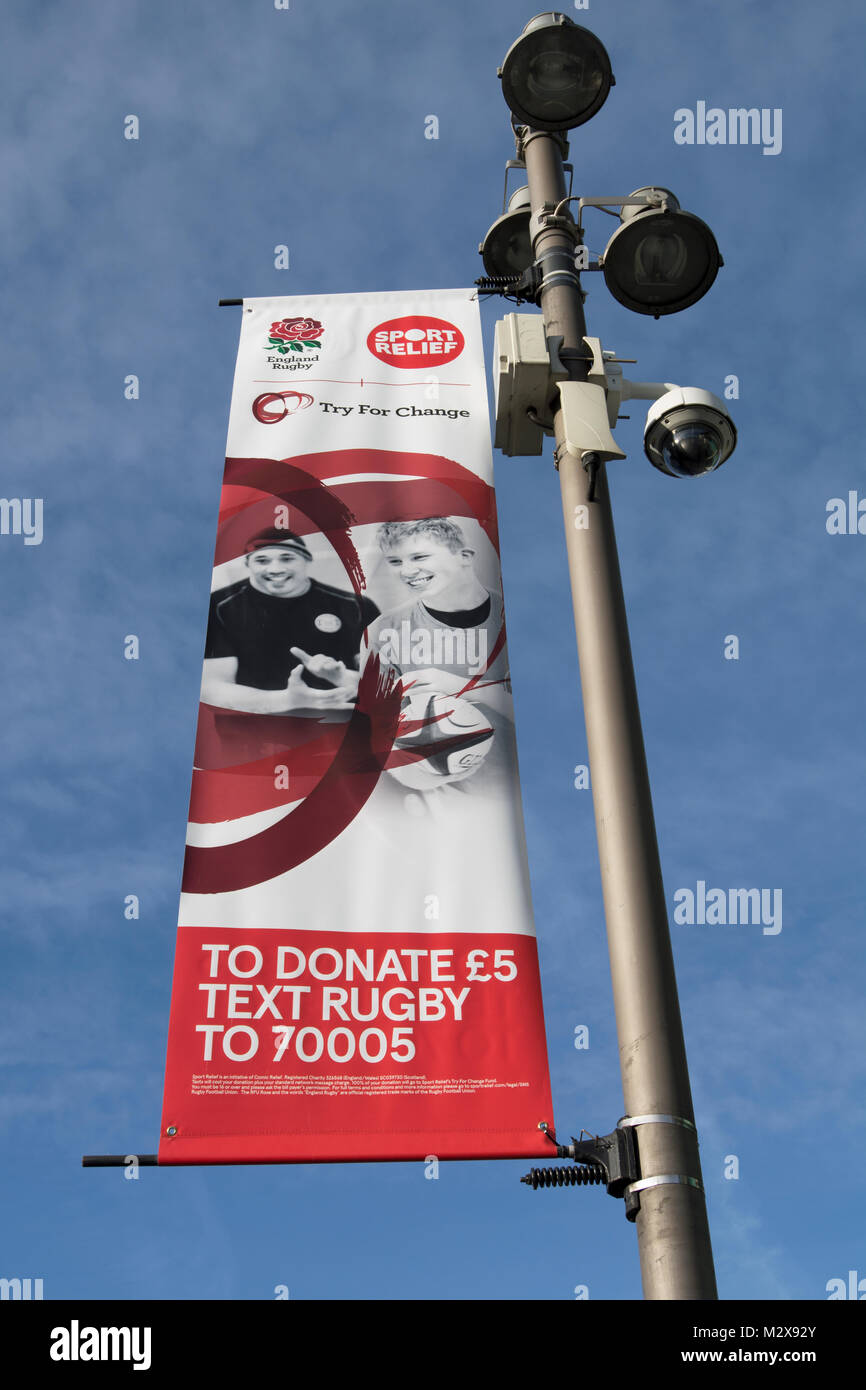 Rugby themed Versuchen für den Wandel sport relief Banner Werbung außerhalb Twickenham Stadium, die Heimat des englischen Rugby Football Union (Rfu) Stockfoto