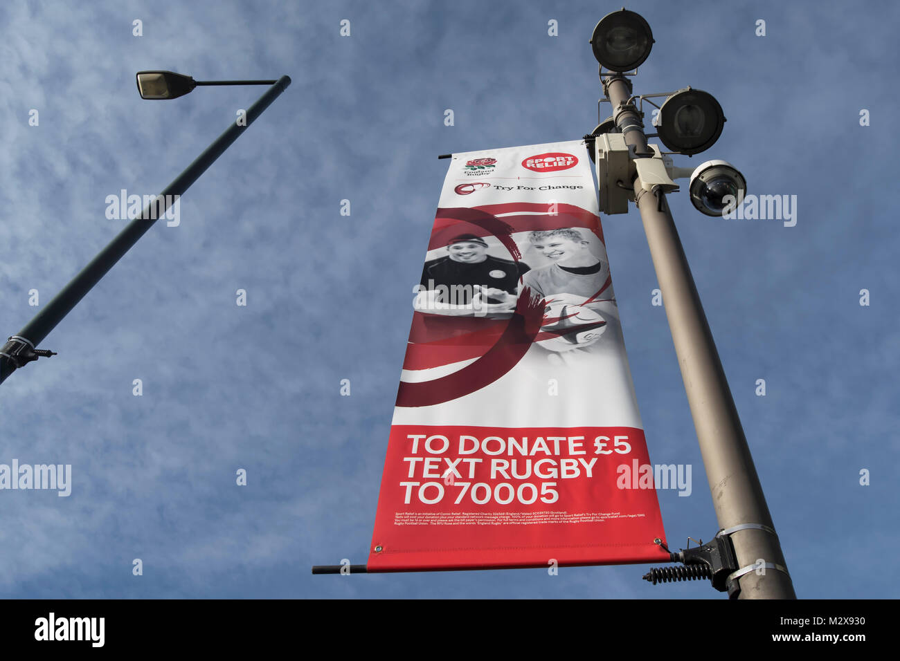 Rugby themed Versuchen für den Wandel sport relief Banner Werbung außerhalb Twickenham Stadium, die Heimat des englischen Rugby Football Union (Rfu) Stockfoto