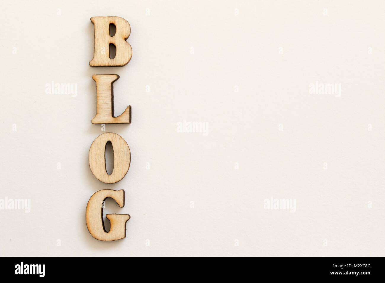 BLOG, Alphabet mit Holz- Board. Weblog Stockfoto