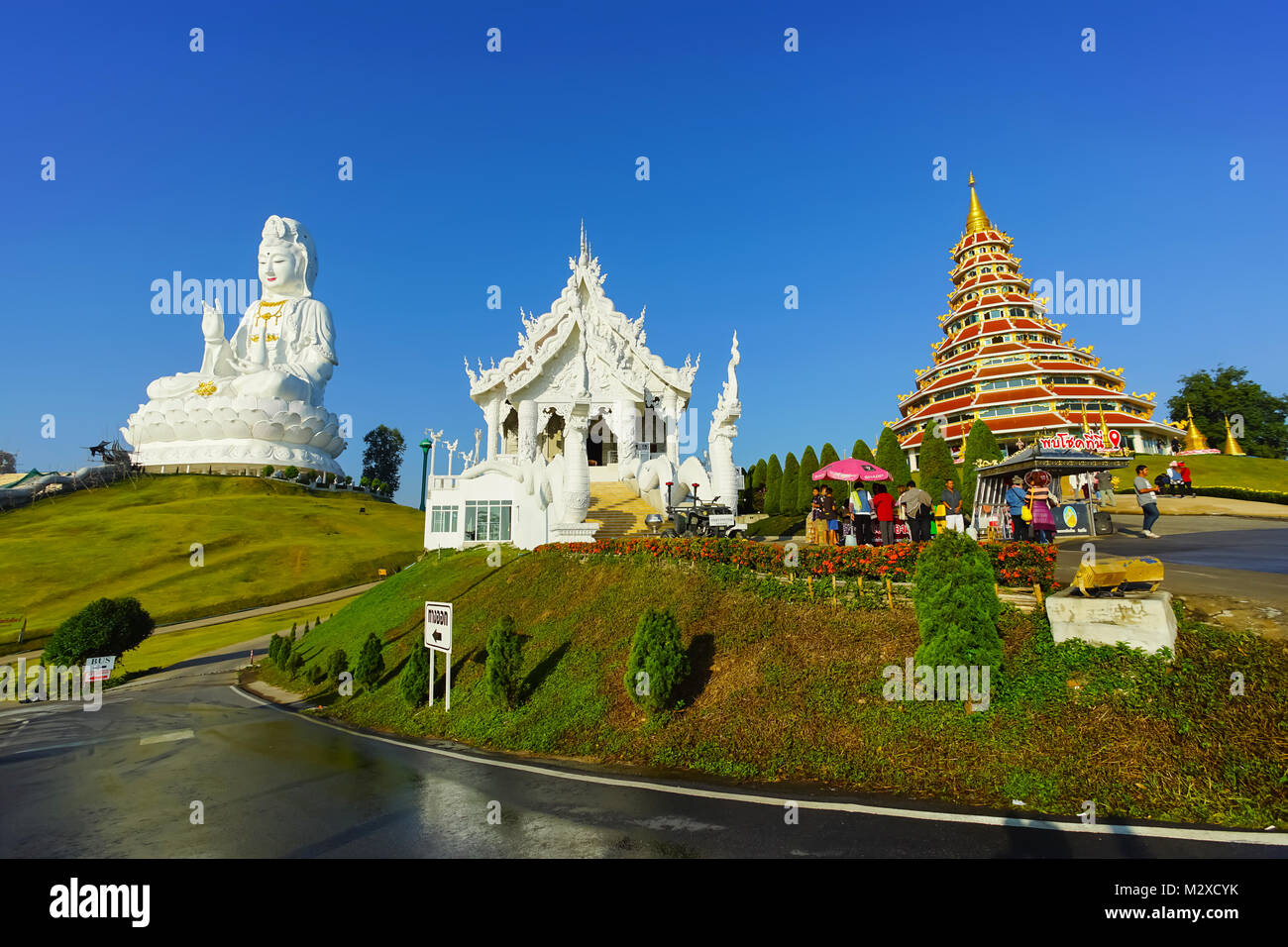 CHIANG RAI, THAILAND - 24. Dezember 2017: Guan Yin Statue, Kapelle und Chinesische Pagode in Wat Huay pla Kang Tempel in Chiang Rai, Thailan Stockfoto