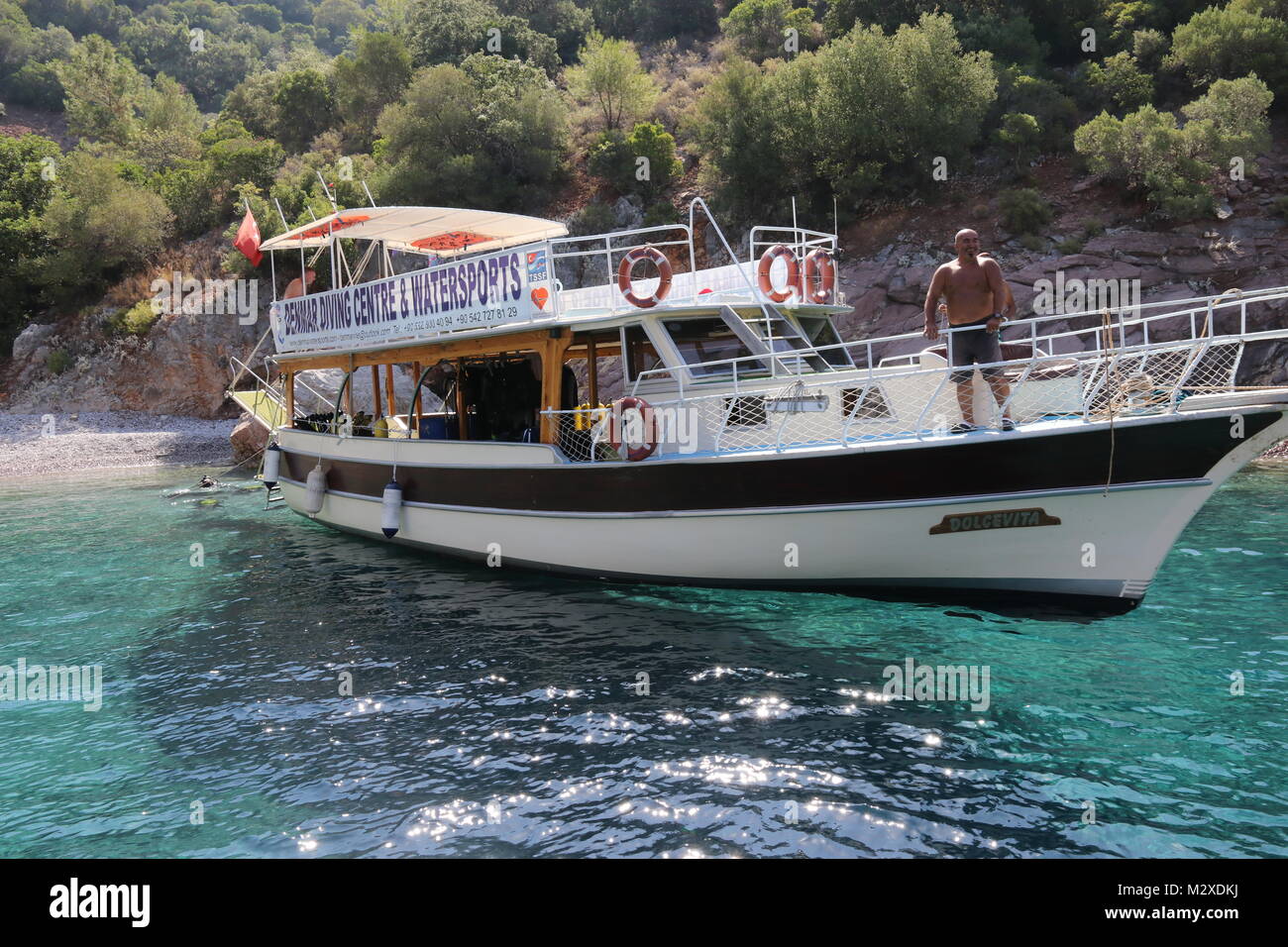 FETHIYE, Türkei, den 19. JULI 2017: ein Tauchboot mit Touristen für einen Tagen tauchen in Fethiye in der Türkei, den 19. Juli 2017 Stockfoto