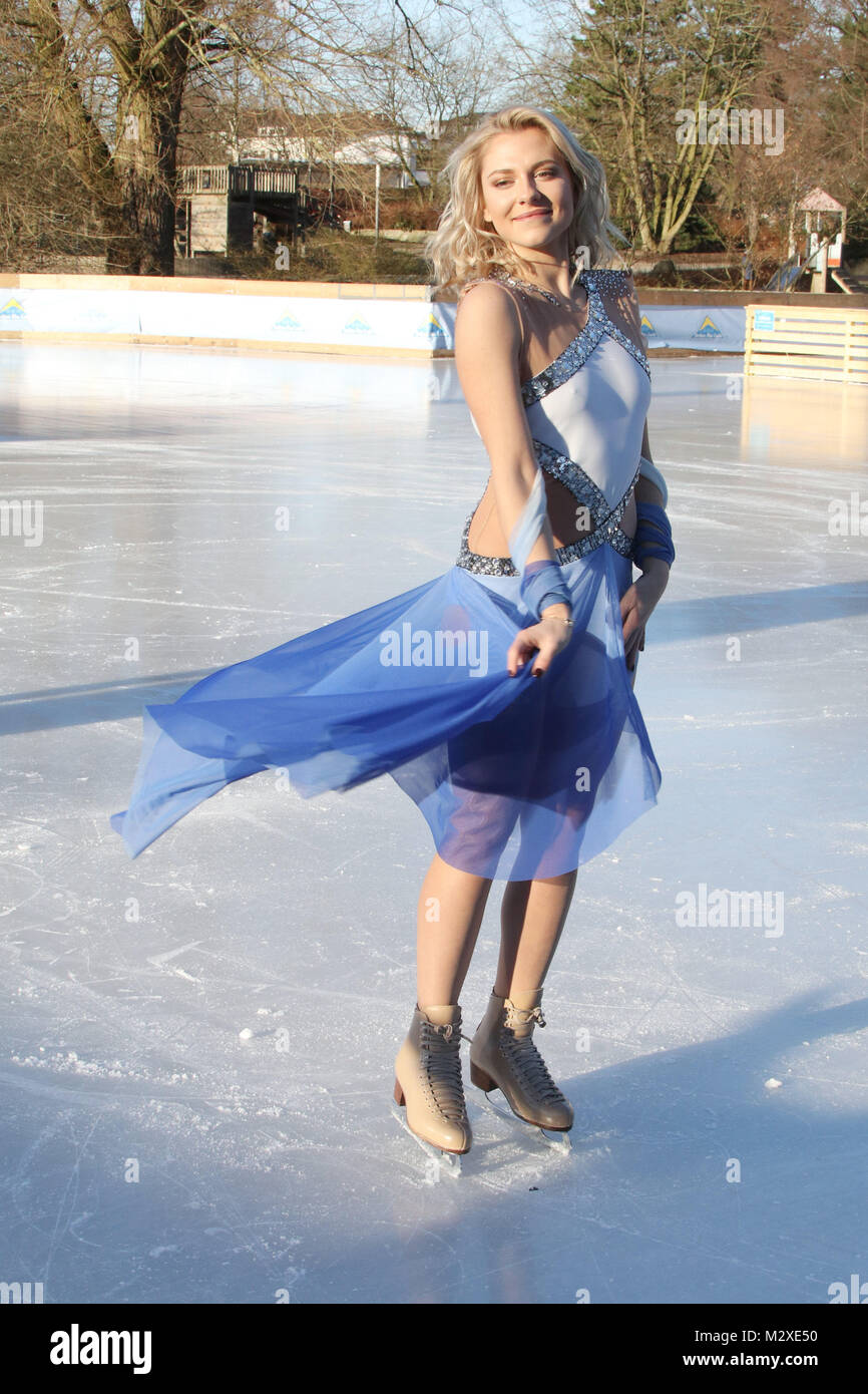 Valentina Pahde zu einem fotoshooting von "Holiday on Ice Atlantis' auf