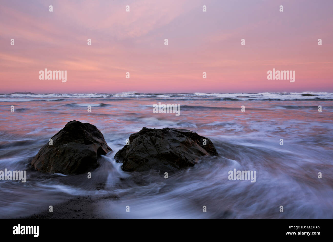 WA 13267-00 ... WASHINGTON - Sonnenaufgang am Ruby Beach an der Pazifikküste in Olympic National Park. Stockfoto