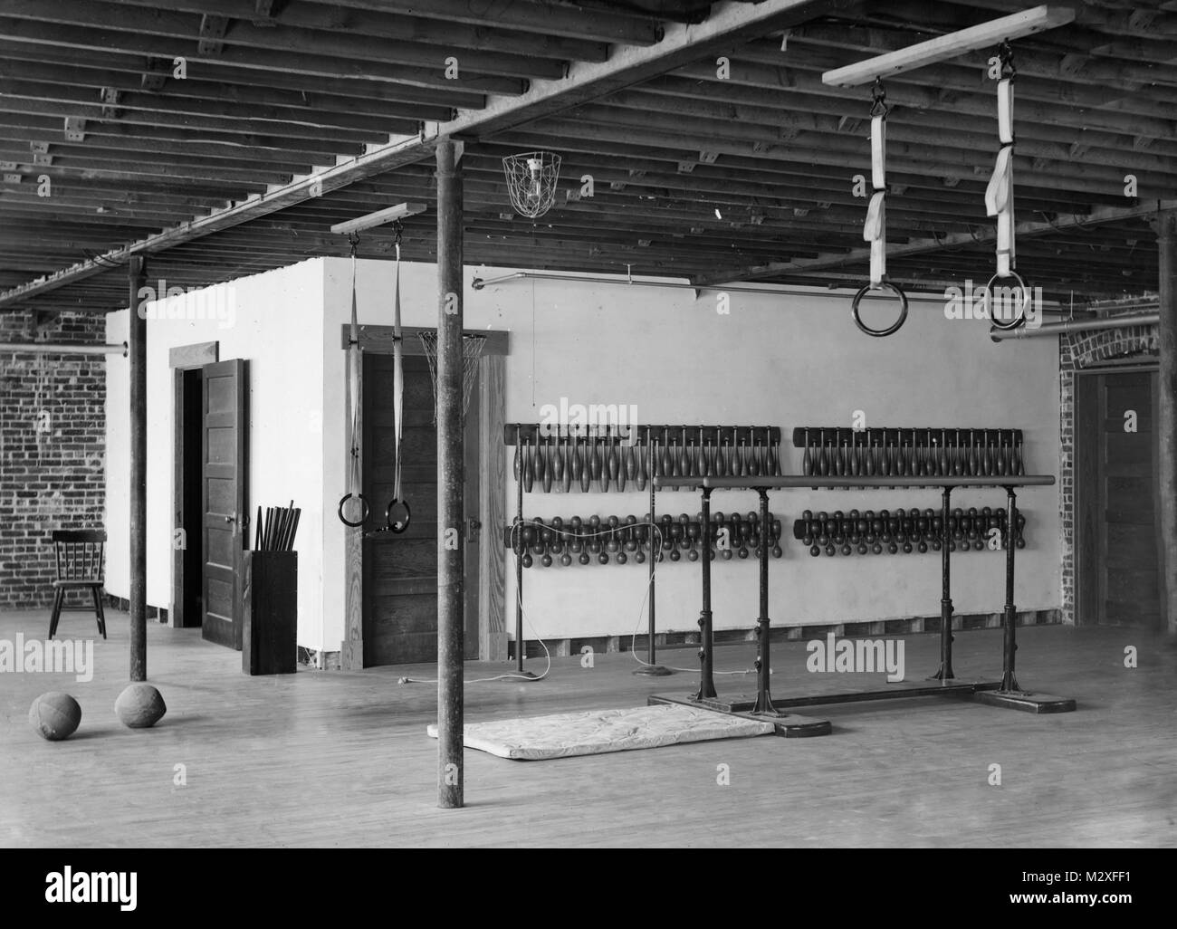 Einrichtung eines leeren Sporthalle, Ca. 1910. Stockfoto
