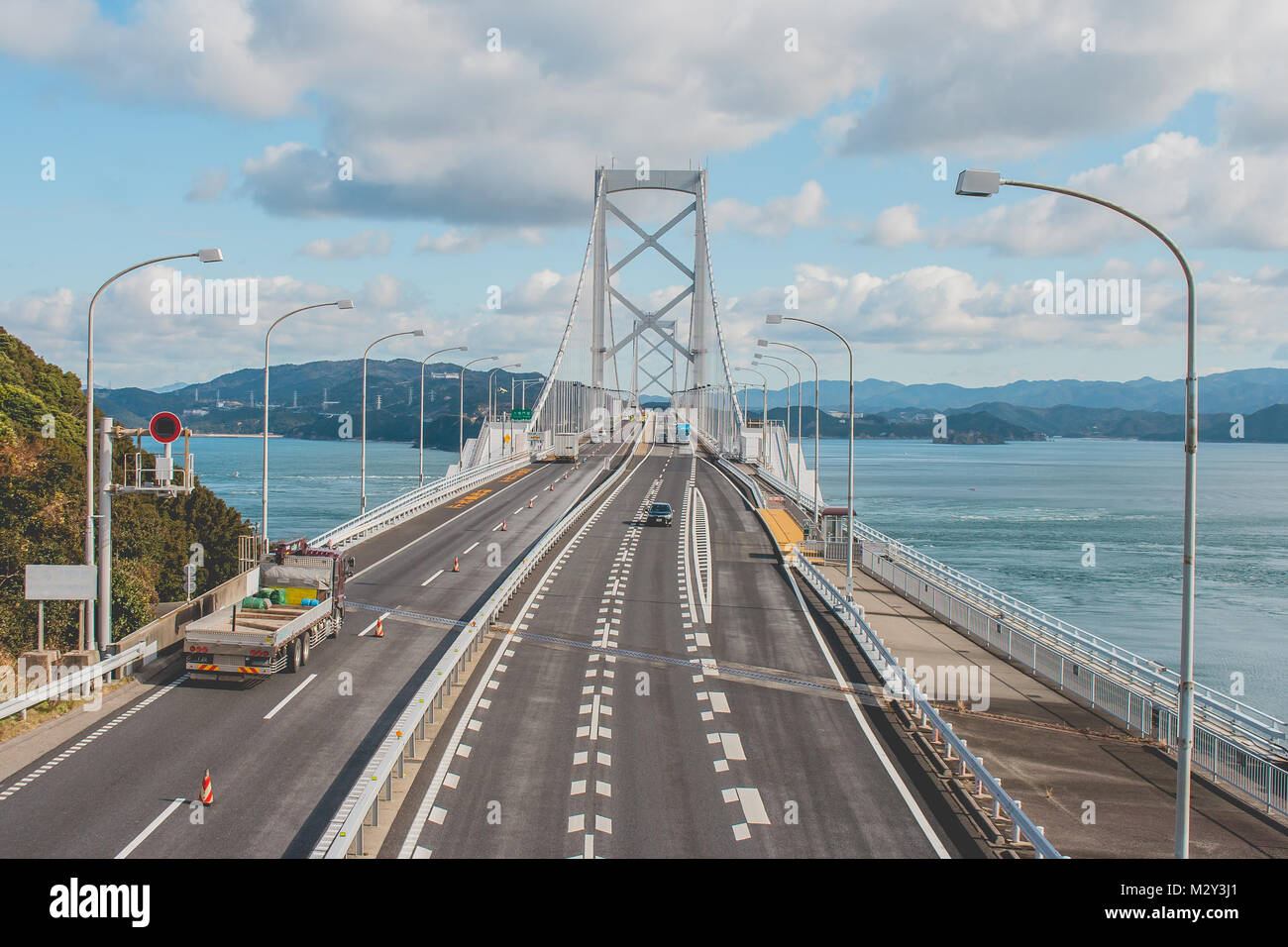 Super Naruto braut, überqueren Sie den Ozean und Naruto Strait, die schöne Architektur und Wahrzeichen von Tokushima, Japan. Stockfoto