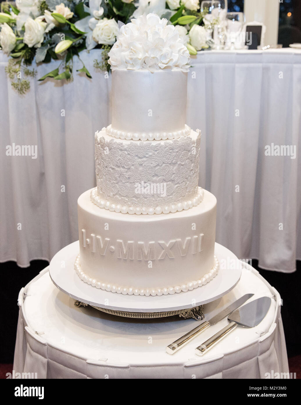 Traditionellen mehrstufigen Hochzeitstorte Stockfoto