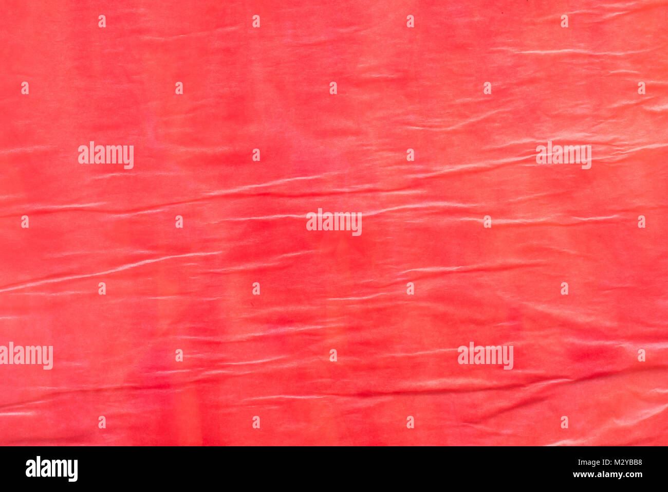 Rote Farbe gefaltetes Seidenpapier bacground Textur Stockfoto