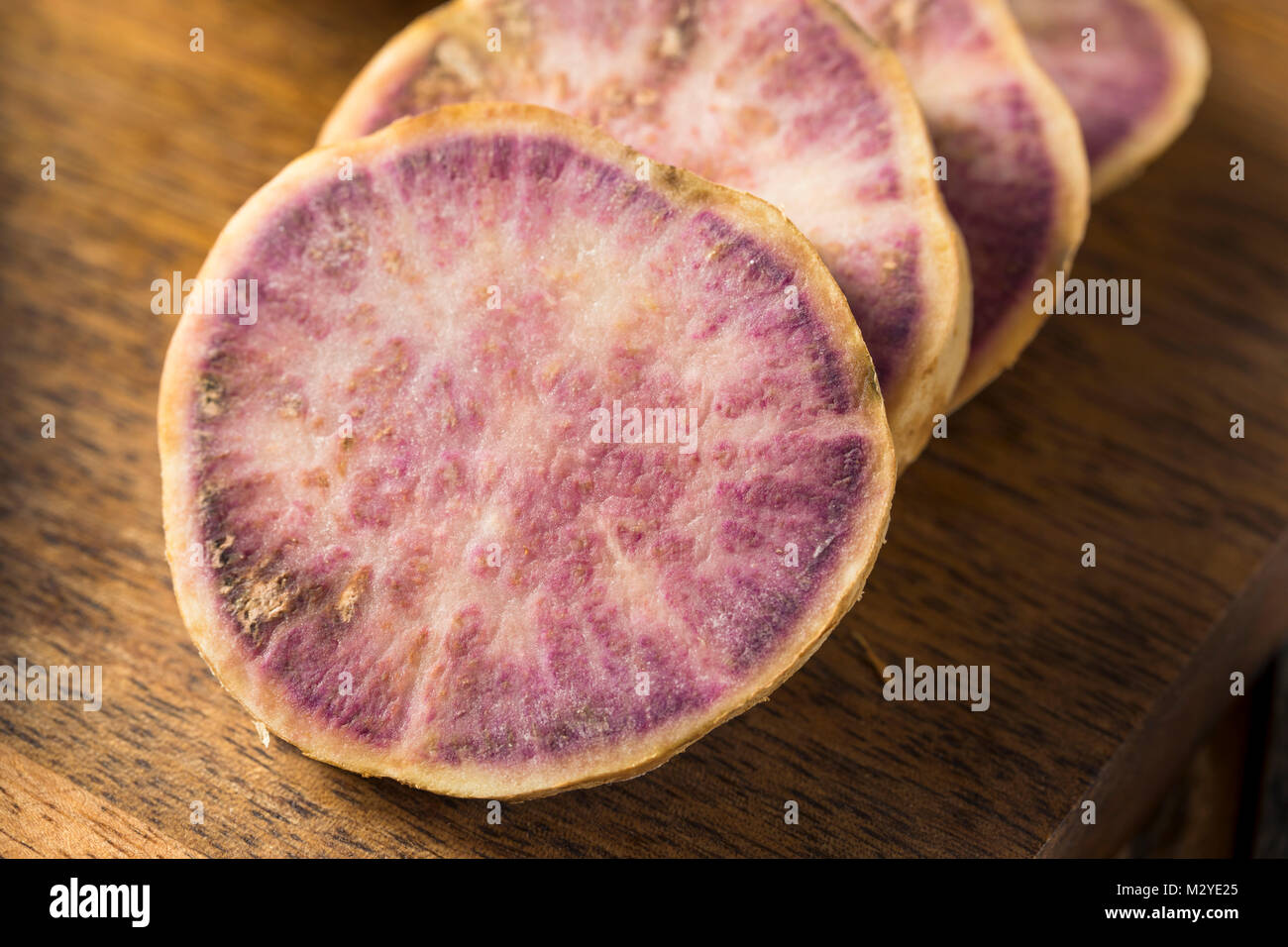 Raw Organic Hawaiian Süßkartoffeln bereit zu Kochen Stockfoto