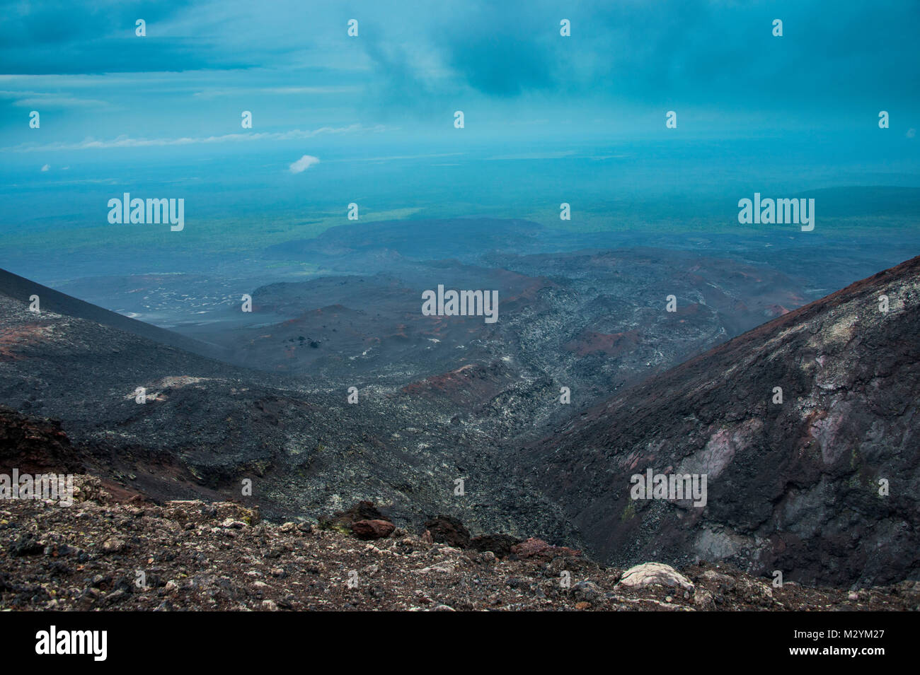 Blicken Sie über den lavasand Feld des Tolbachik Vulkan, Kamtschatka, Russland Stockfoto