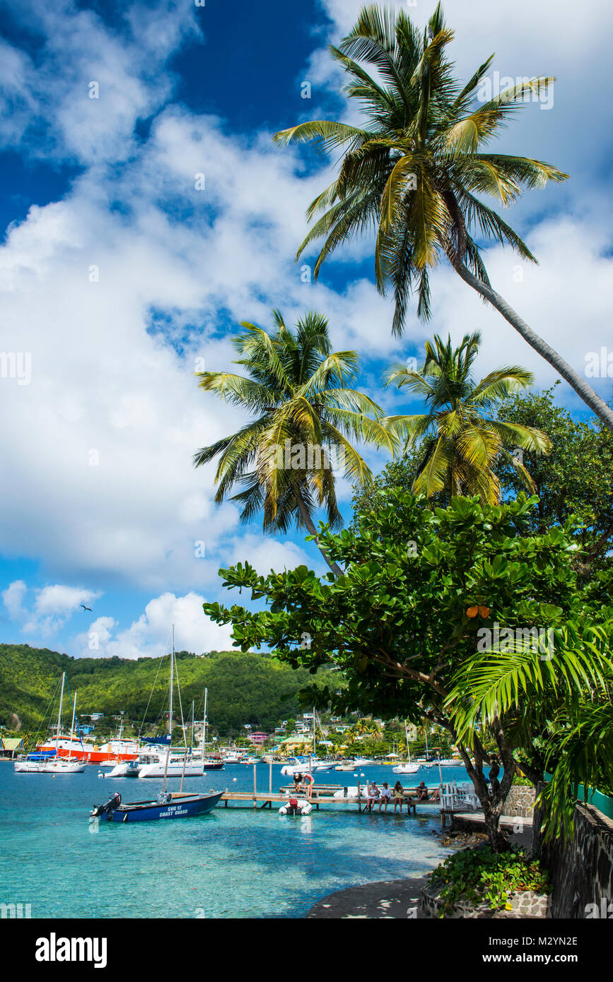 Segeln Boote ankern in Port Elizabeth, Admirality Bay, Bequia, St. Vincent und die Grenadinen, Karibik Stockfoto
