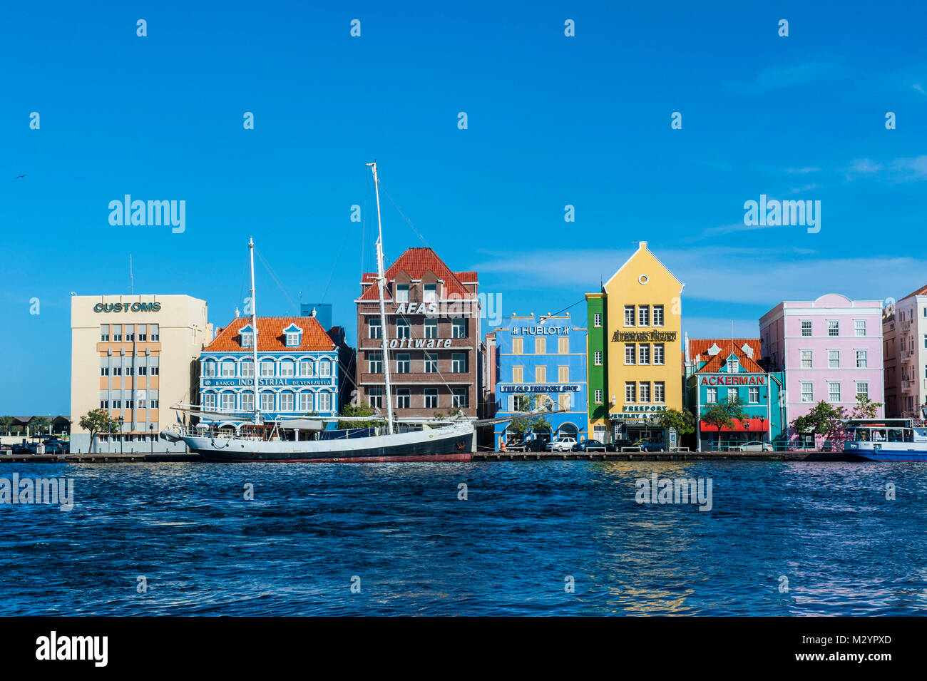 Die niederländische Häuser an der Sint Annabaai in Wilemstad Stadt, der Hauptstadt von Curacao, Niederländische Antillen, ABC-Inseln, Karibik Stockfoto