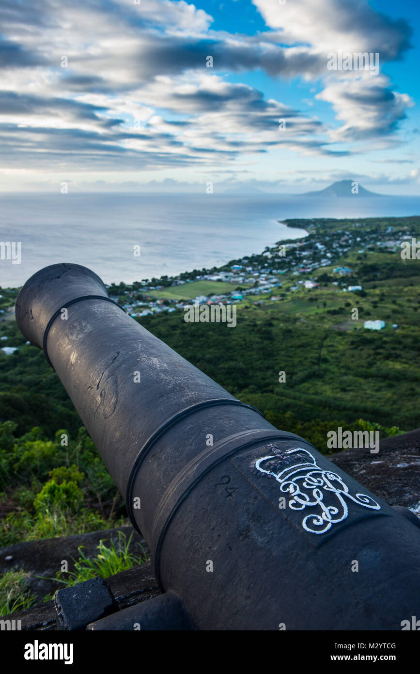 Blick auf St. Eustatius vom UNESCO-Welterbe Brimstone Hill Fortress, St. Kitts und Nevis, Karibik Stockfoto