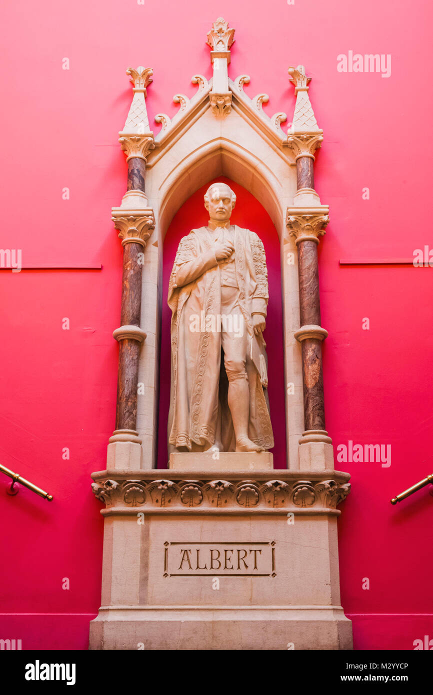 England, Devon, Exeter, Royal Albert Memorial Museum und Kunstgalerie aka RAMM, Eingang, Statue von Prinz Albert Stockfoto