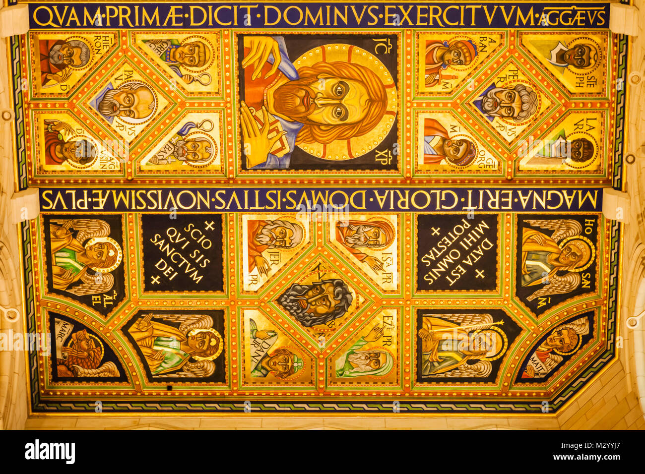 England, Devon, Buckfast Abbey, Detail der Kunstwerke der Vierungsturm Decke Stockfoto