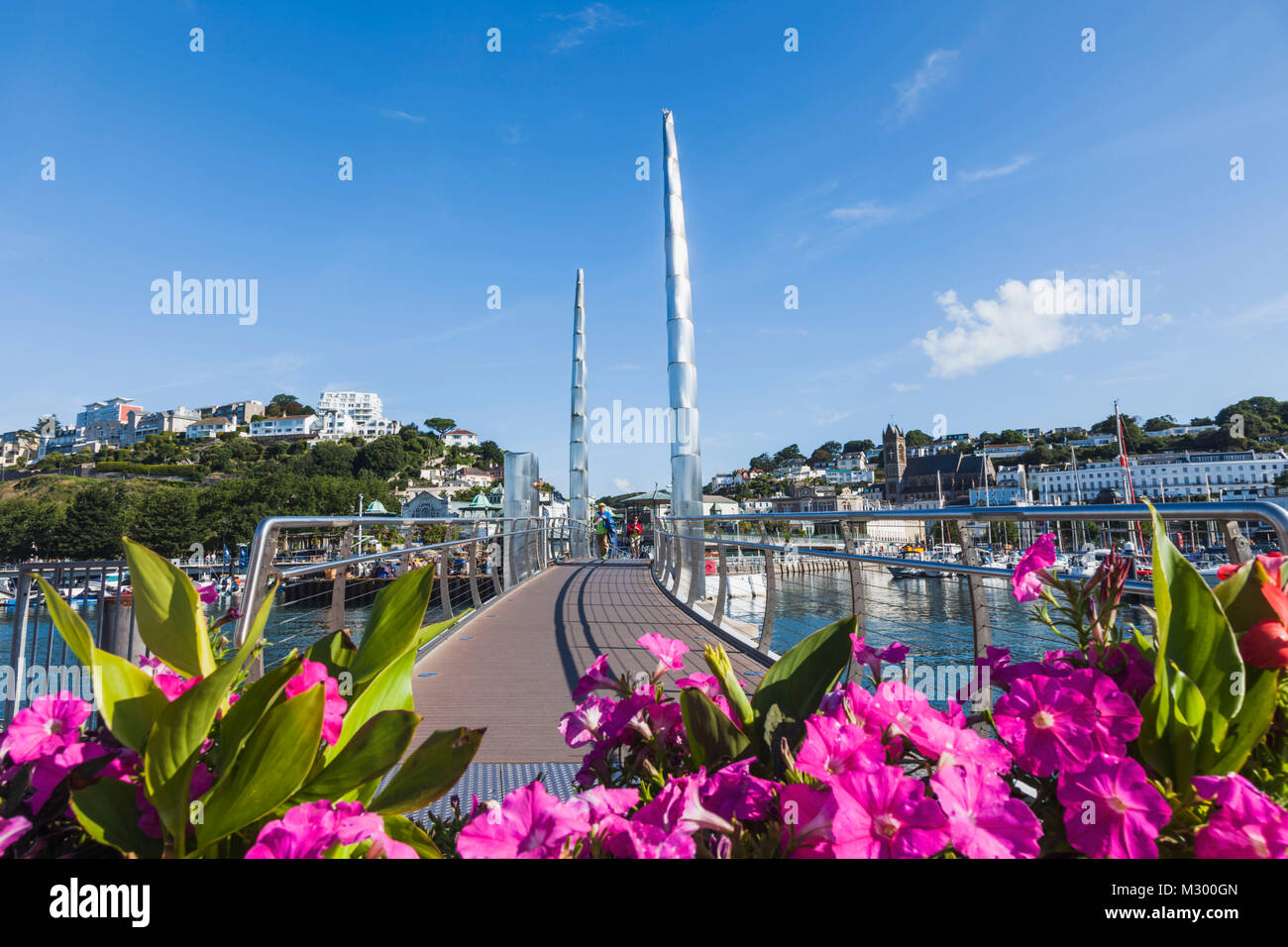 England, Torquay, Devon, Torquay Harbour Bridge und die Skyline der Stadt Stockfoto