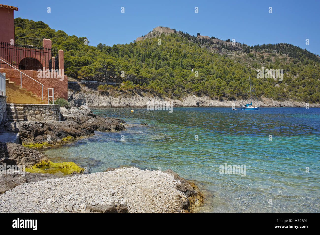 Wunderschöne Bucht von Assos Dorf und Meer bucht, Kefalonia, Ionische Inseln, Griechenland Stockfoto