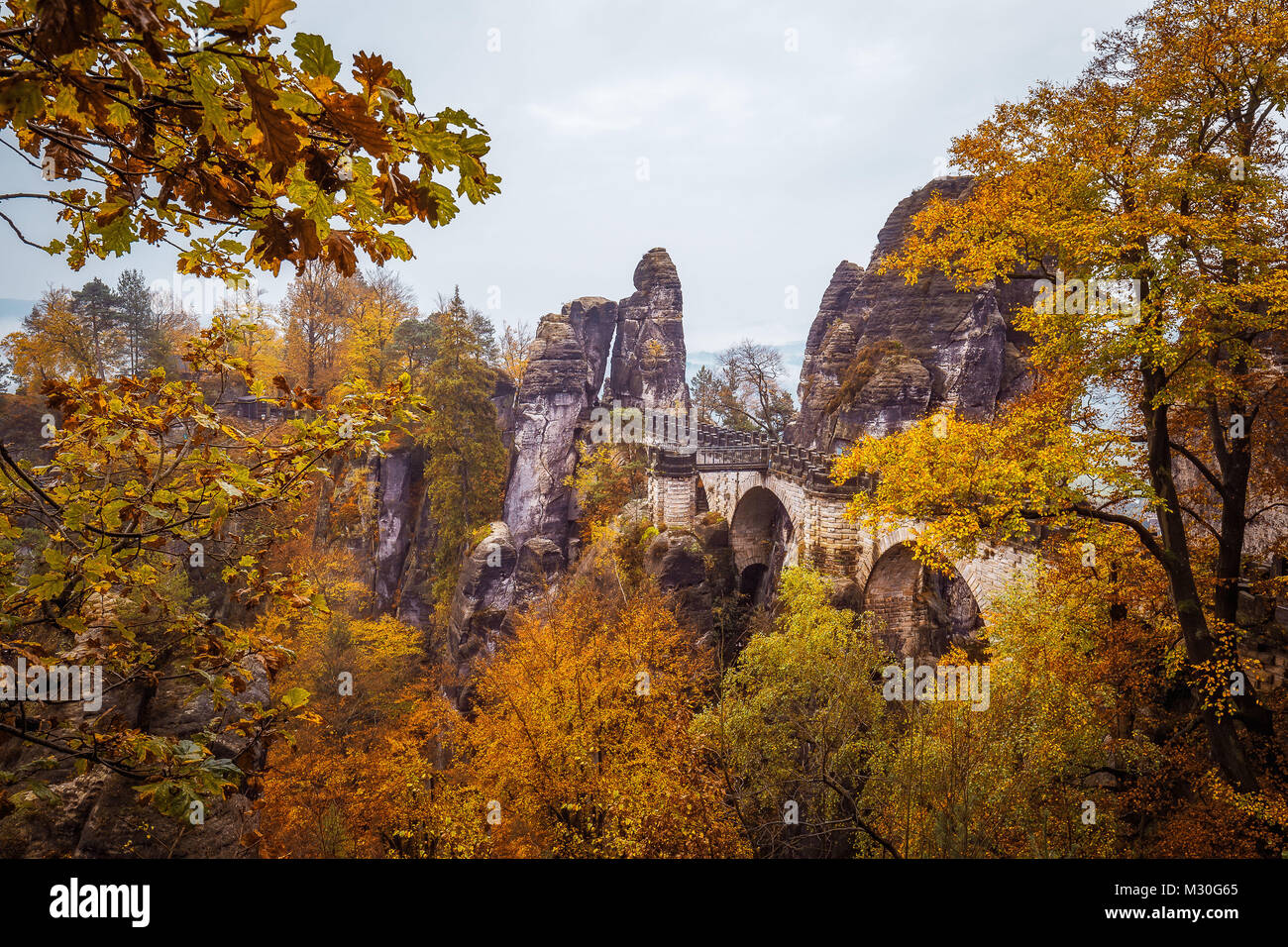 Die basteibrücke in der Nähe von Rathen in der Sächsischen Schweiz Stockfoto