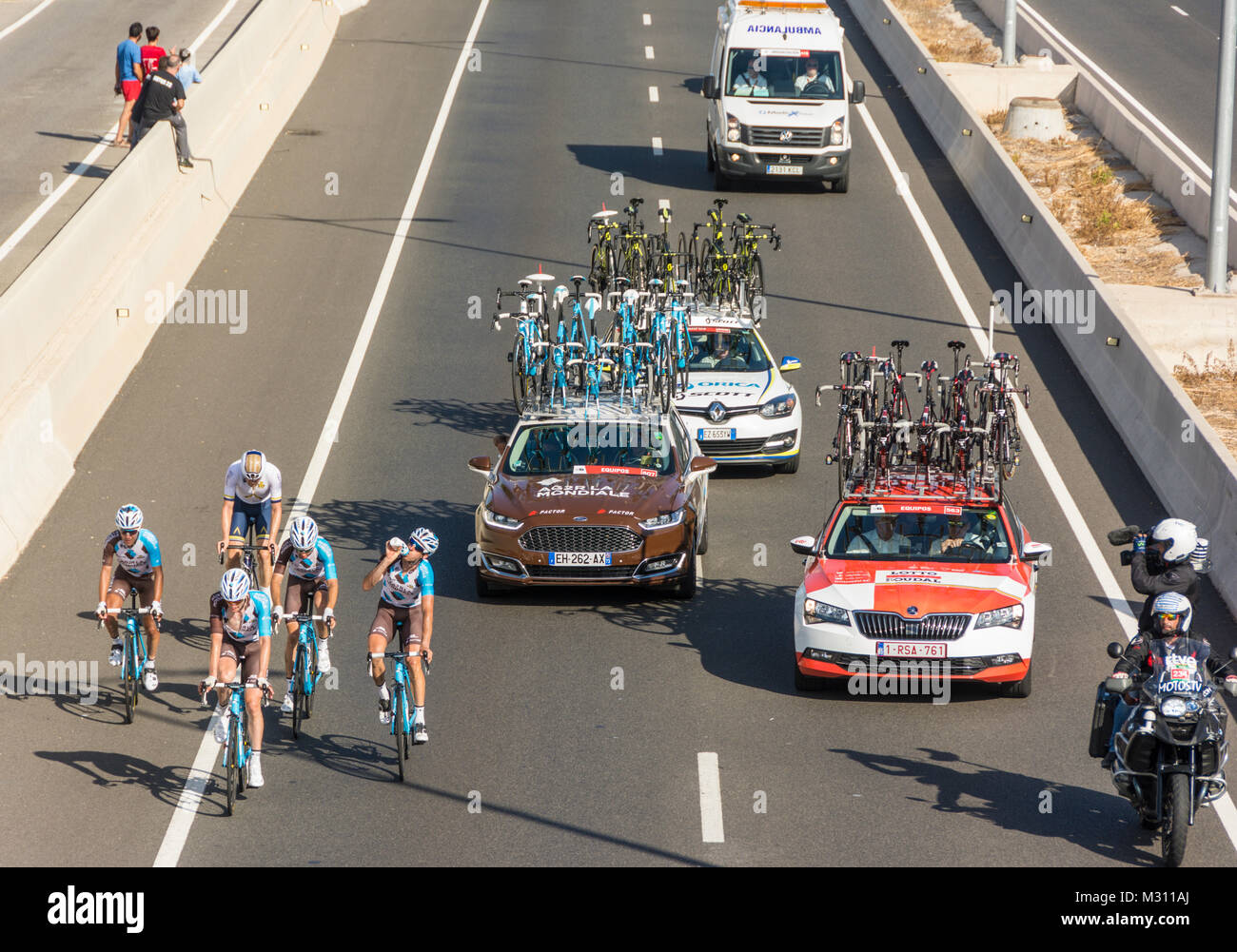 Tarragona, Spanien - 22. August 2017: Gruppe der Radfahrer auf die Konkurrenz La Vuelta Ciclista von Spanien Stockfoto