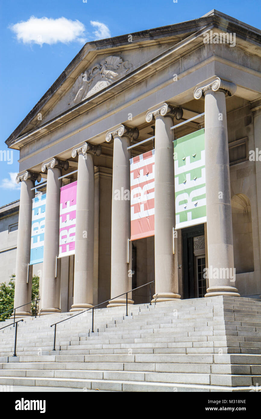 Baltimore Maryland, Wyman Park, Baltimore Museum of Art, neoklassische Architektur, Banner, freier Eintritt, Eingang, Vorderseite, Treppen, Treppe, Säule, Ion Stockfoto