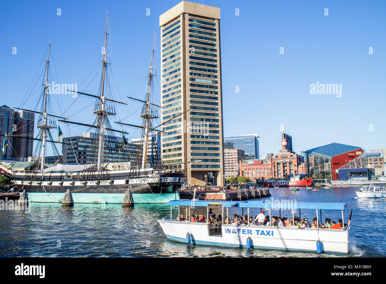 Baltimore Maryland, Inner Harbor, Hafen, Harbourplace, Patapsco River, Stadt, Hafengebiet, Attraktion, World Trade Center, Gebäude, USS Constellation, Schiff, Downt Stockfoto